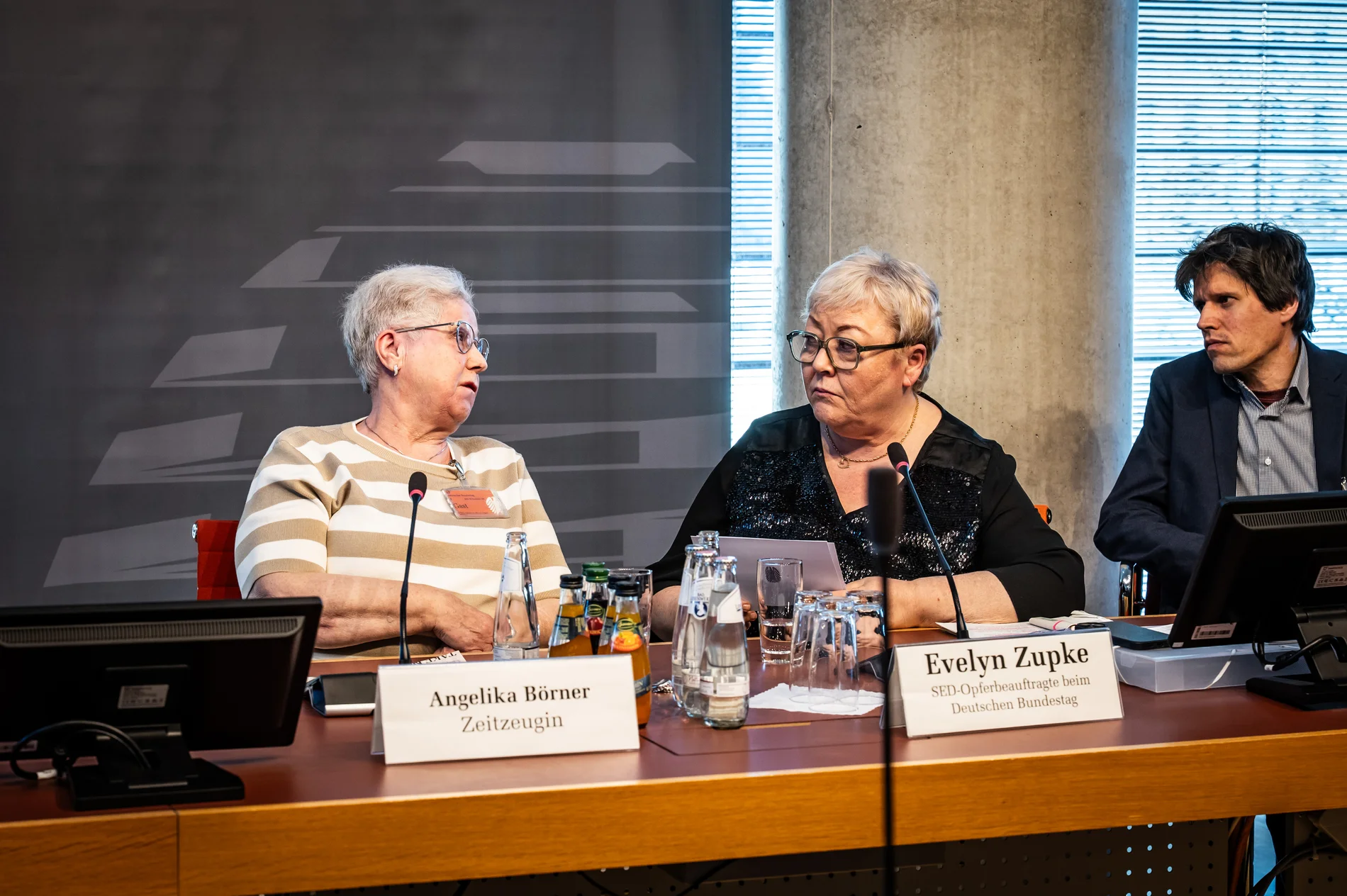 Evelyn Zupke und Angelika Börner im Gespräch