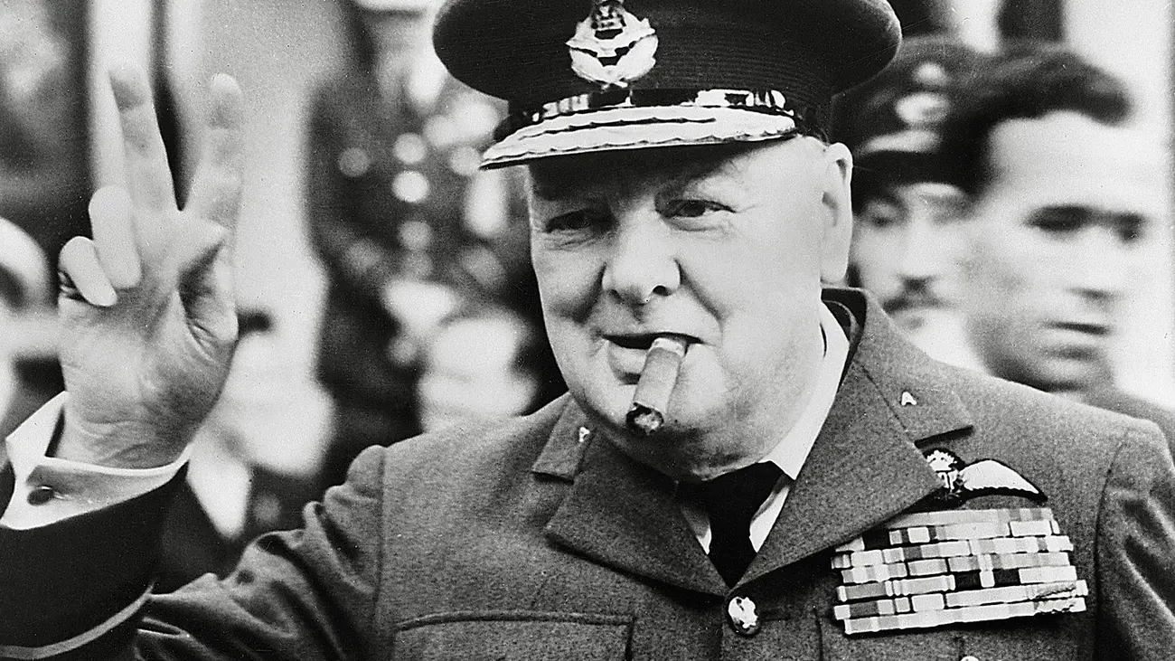 Winston Churchill Winston Churchill mit Zigarre in schwarz-weiß