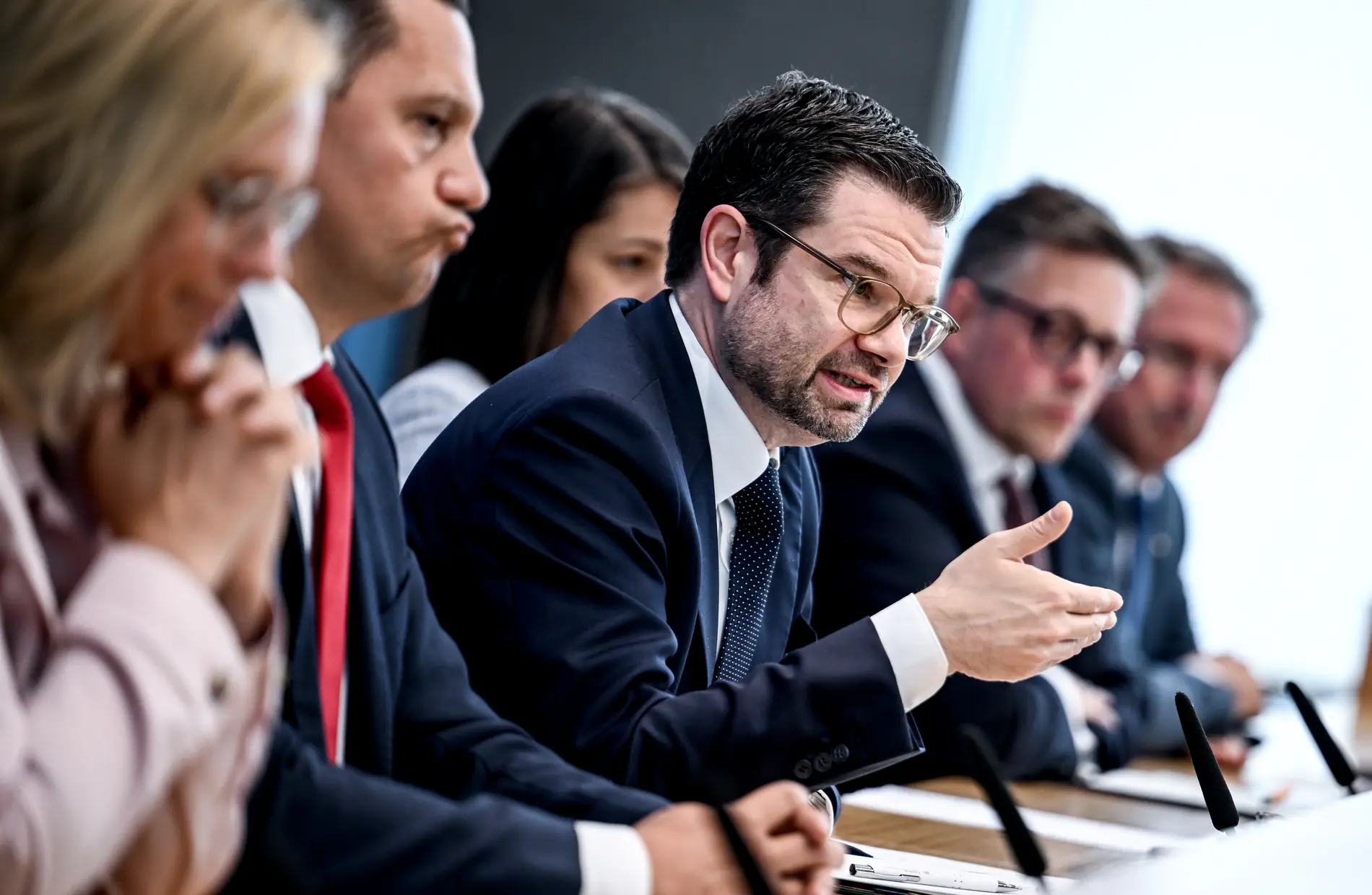 Durchbruch bei Verhandlungen Marco Buschmann spricht bei der Pressekonferenz zur Stärkung der Resilienz des Bundesverfassungsgerichts
