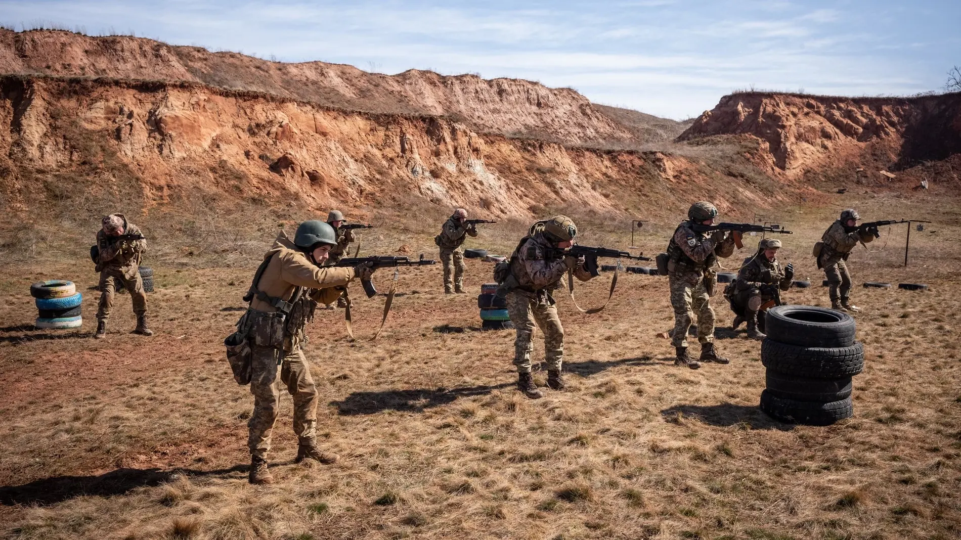 Ukrainische Soldaten während einer Kampfübung in der Oblast Donezk