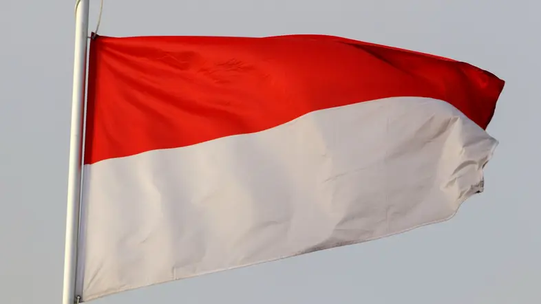 Flagge Indonesiens am Fahnenmast