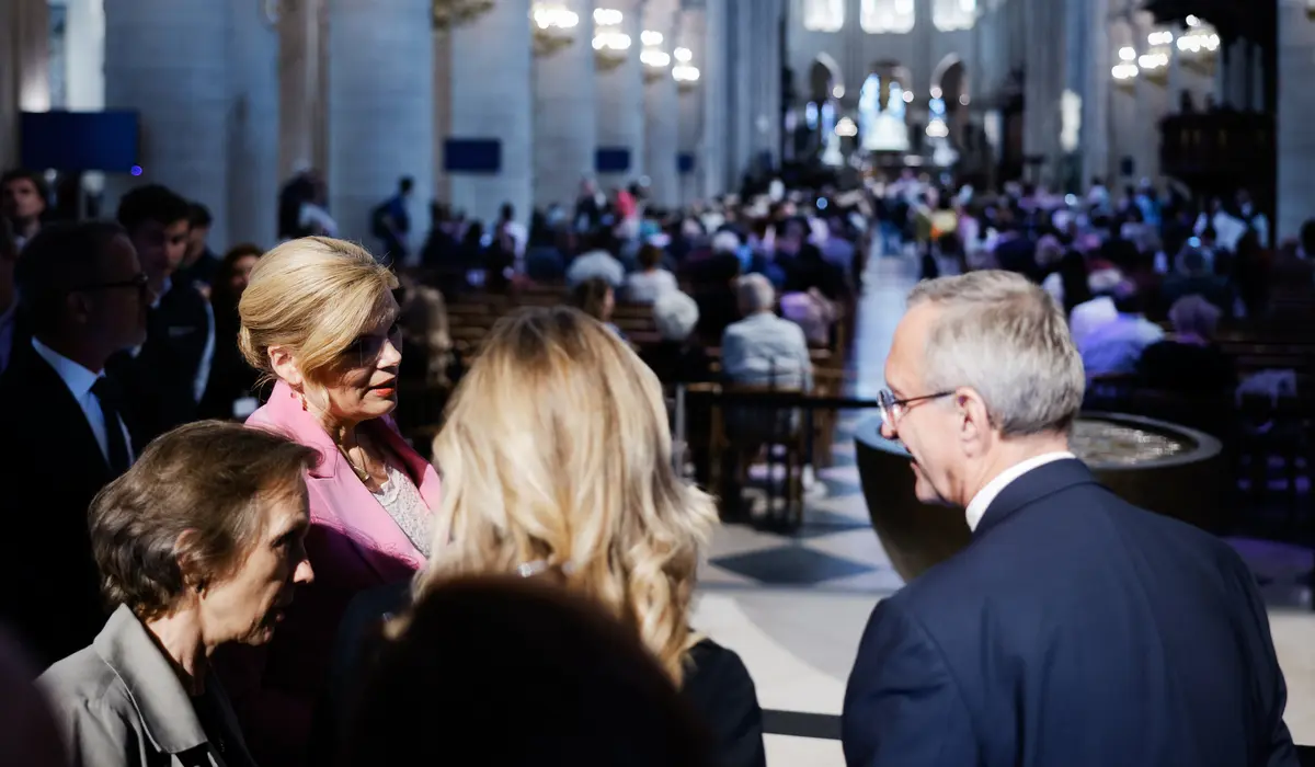 Neben dem politischen Austausch stand auch ein gemeinsamer Besuch der wiedereröffneten Kathedrale Notre-Dame de Paris auf dem Programm der Parlamentspräsidentinnen