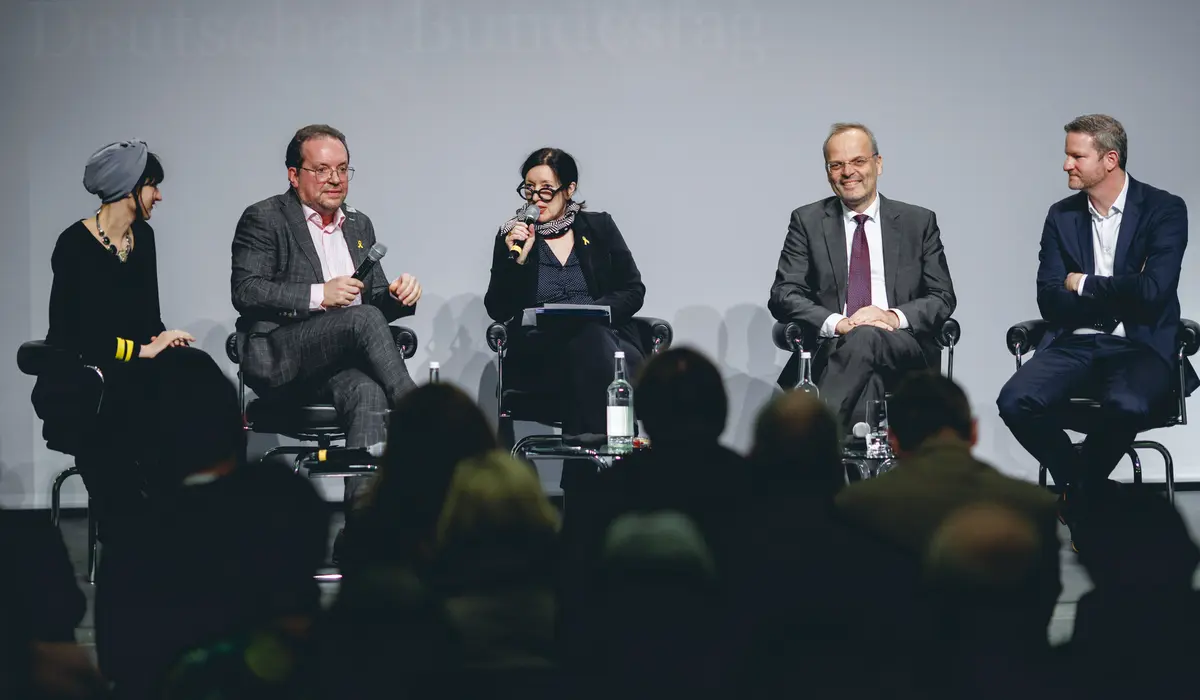 Gesprächspanel bei der Ausstellungseröffnung "Gesetz zum Leben"