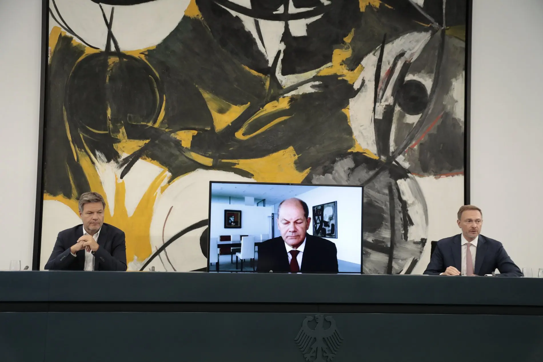 Doppel-Wumms per Videoschalte Pressekonferenz von Habeck, Linder und dem per Video zugeschalteten Scholz