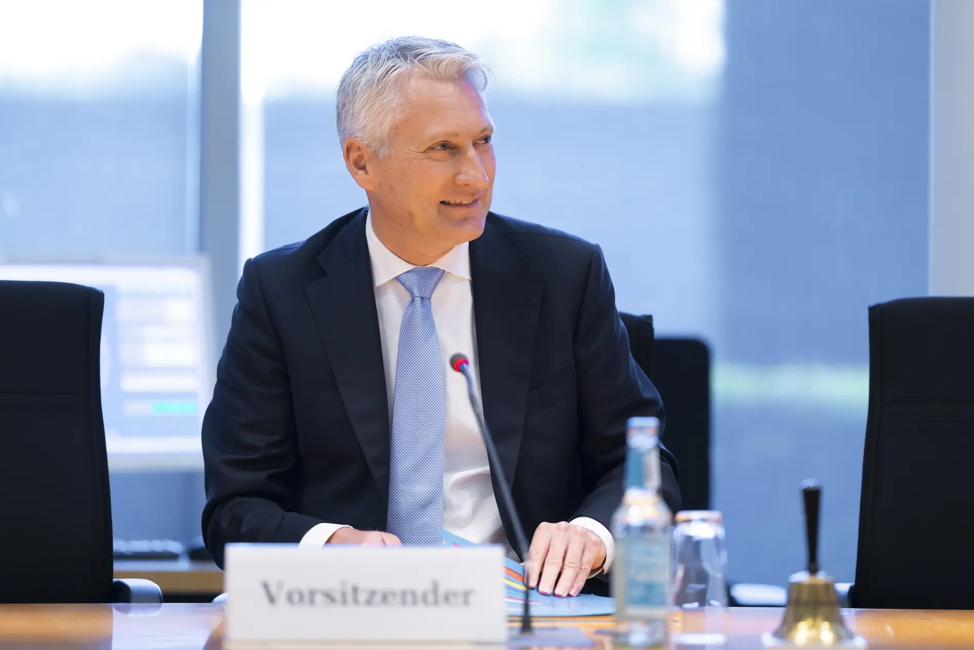 Hansjörg Durz Hansjörg Durz am Mikrofon
