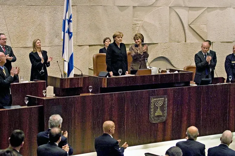 Angela Merkel erhält Applaus im israelischen Knesset