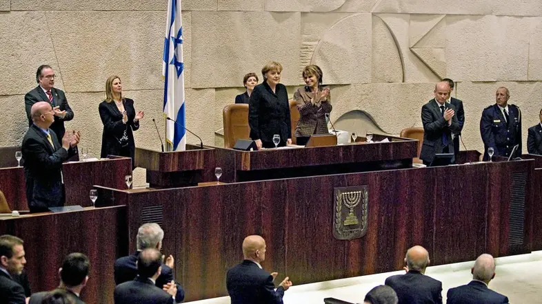 Angela Merkel erhält Applaus im israelischen Knesset