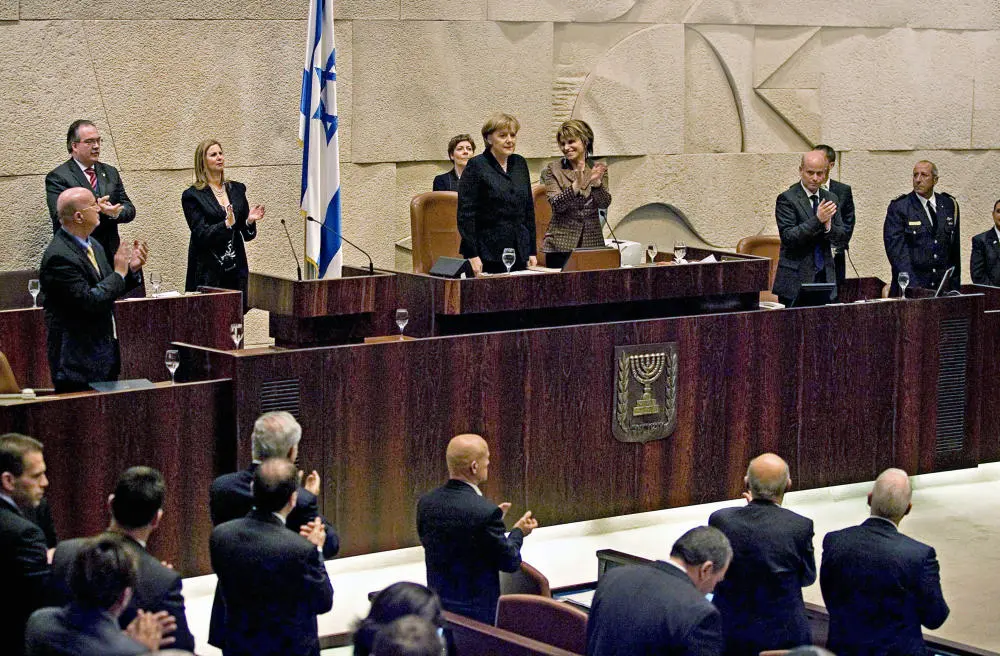 Angela Merkel 2008 in der israelischen Knesset Angela Merkel erhält Applaus im israelischen Parlament