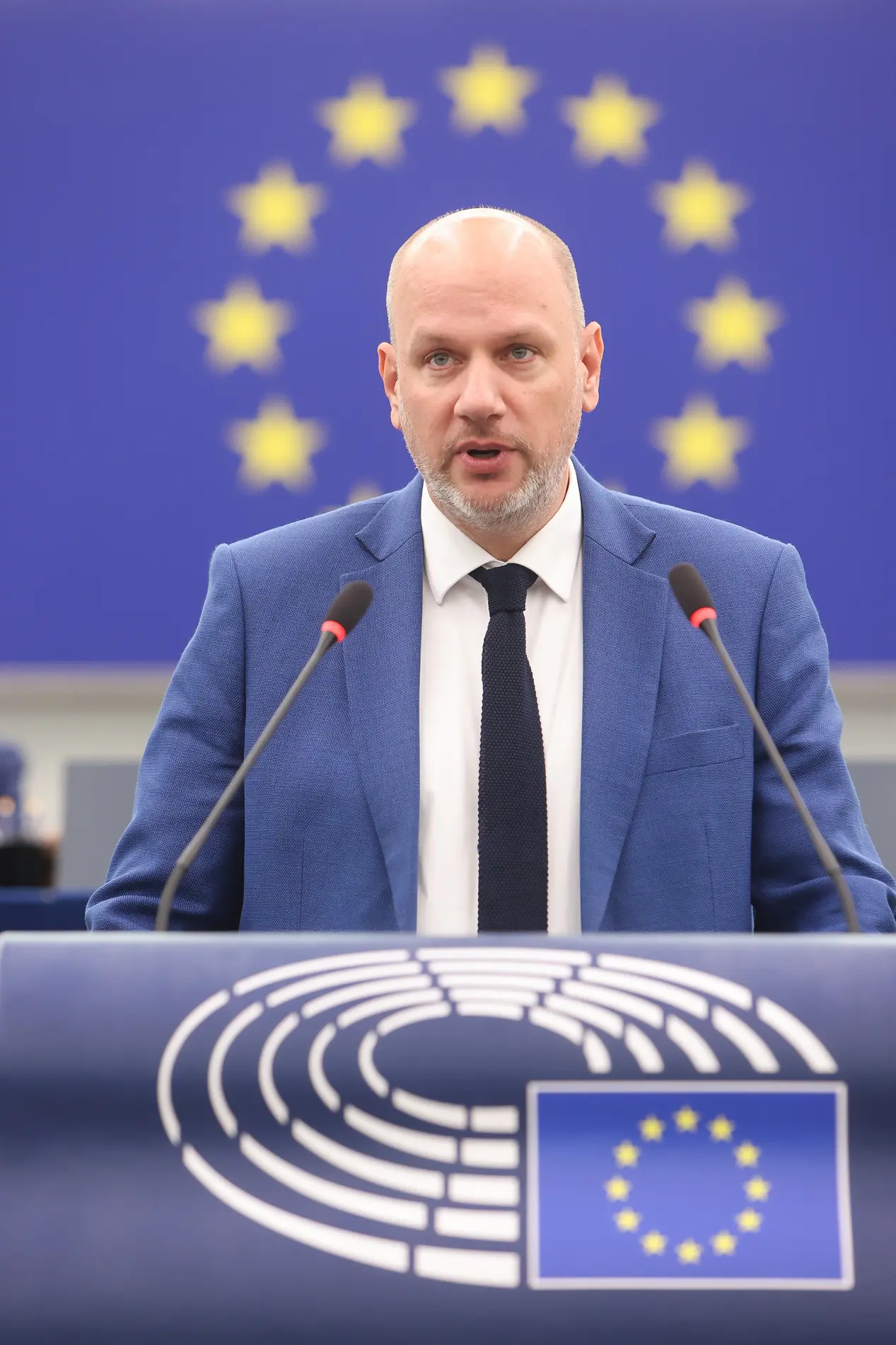 Niclas Herbst am Rednerpult im EU-Parlament