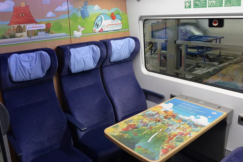 Kinderabteil eines ICE4 Zuges