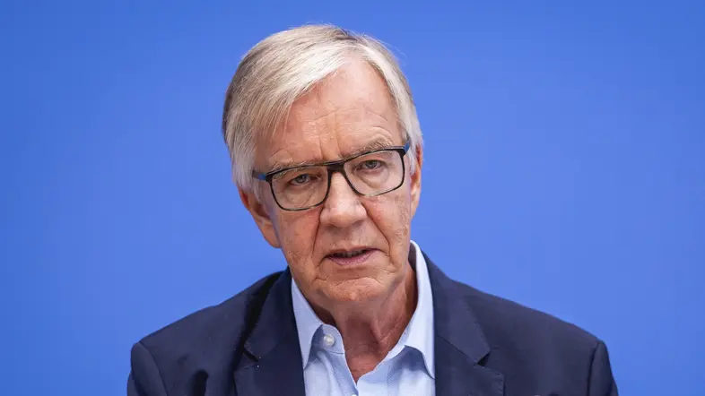 Dietmar Bartsch während einer Pressekonferenz