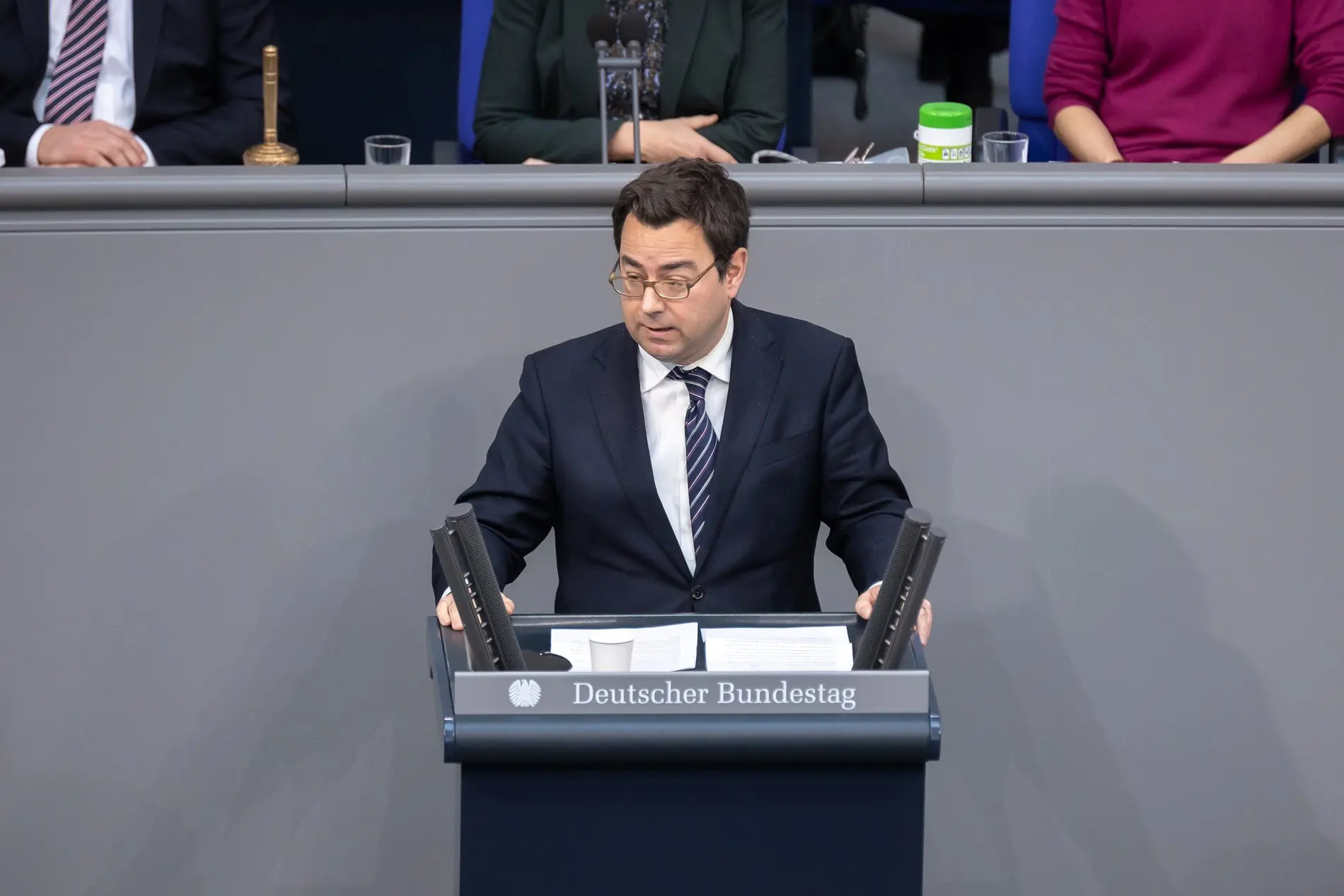 Sebastian Schäfer Sebastian Schäfer hält eine Rede im Plenum.