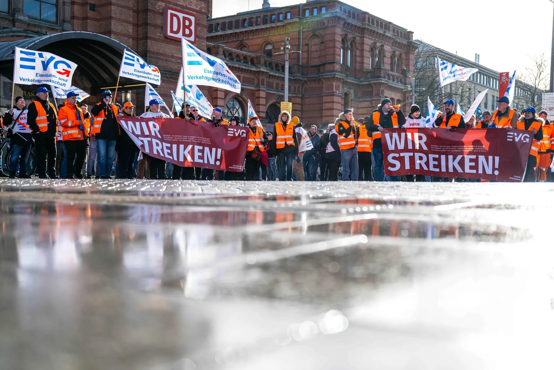 Demonstranten der Eisenbahn- und Verkehrsgewerkschaft