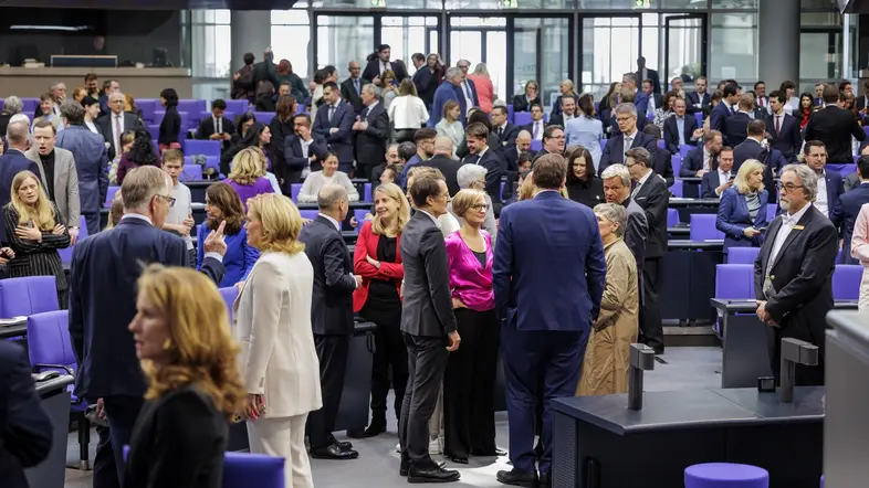 Emsiges Treiben im Plenum