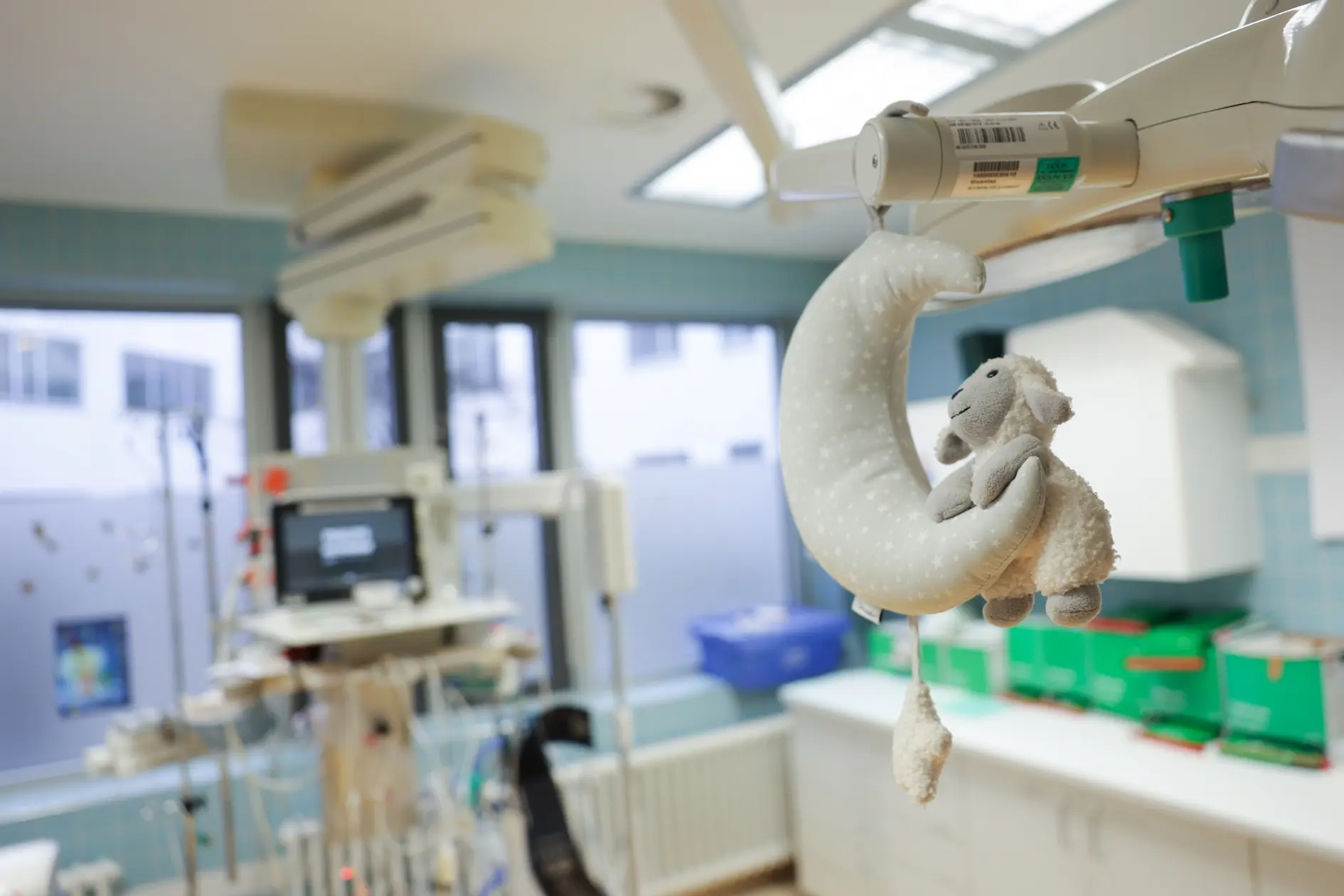 Bettenmangel auf der Kinderstation Blick in einen Behandlungsraum im Mutter-Kind-Zentrum im Vivantes Klinikum in Berlin-Neukölln.