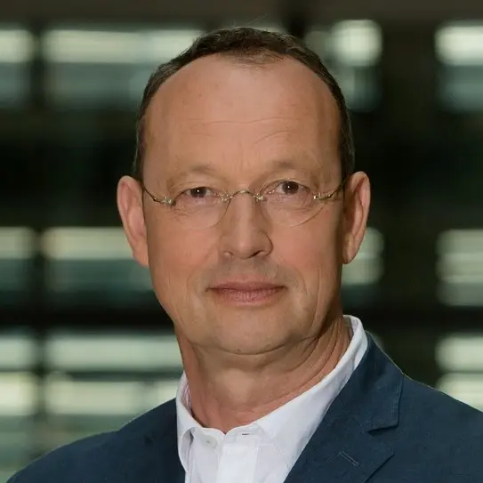 Porträt von Uwe Jahn mit Brille