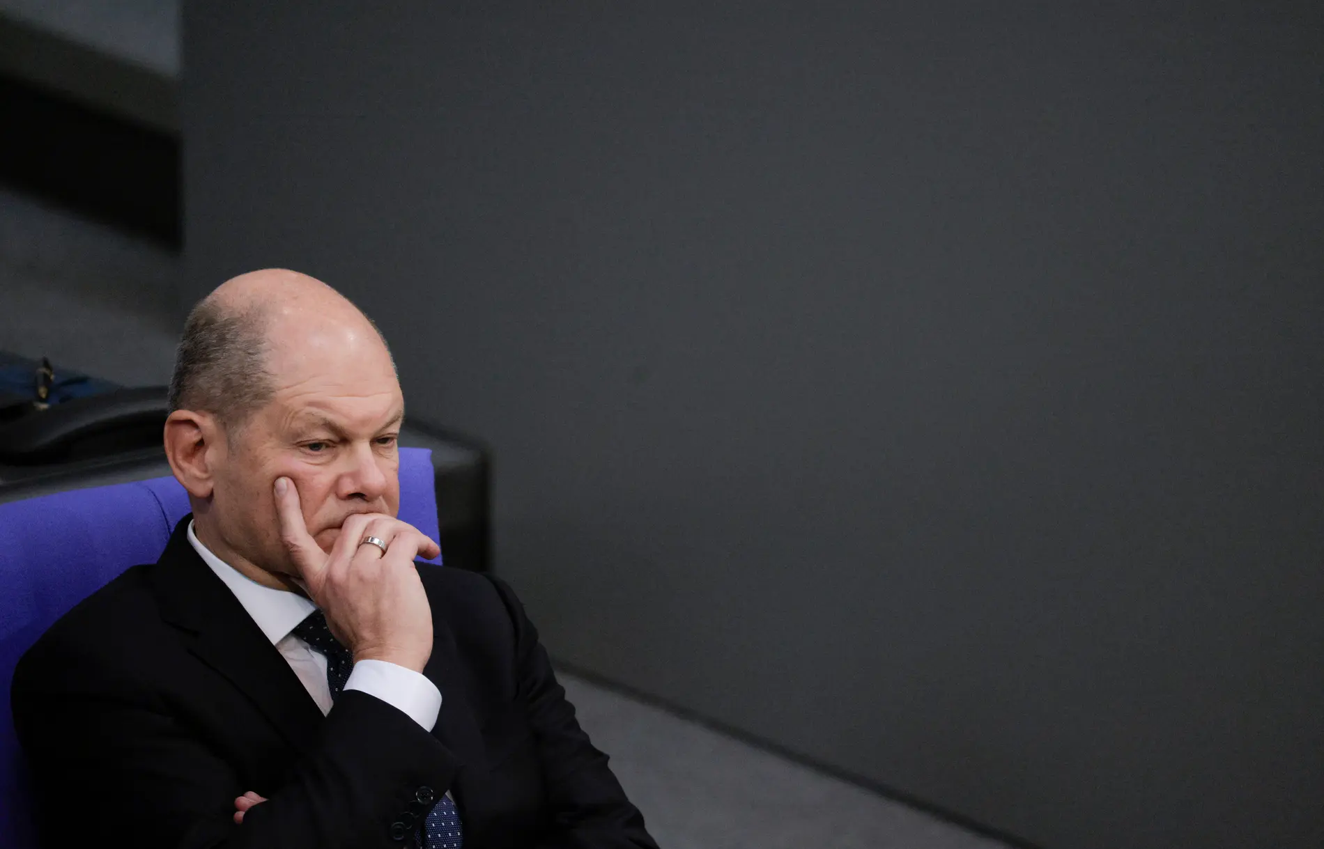 Olaf Scholz Olaf Scholz mit nachdenklicher Mine
