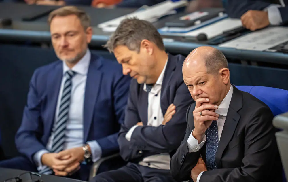 Die Ampel-Spitzen suchen einen Ausweg aus der Haushaltskrise Christian Lindner, Robert Habeck und Olaf Scholz auf der Regierungsbank