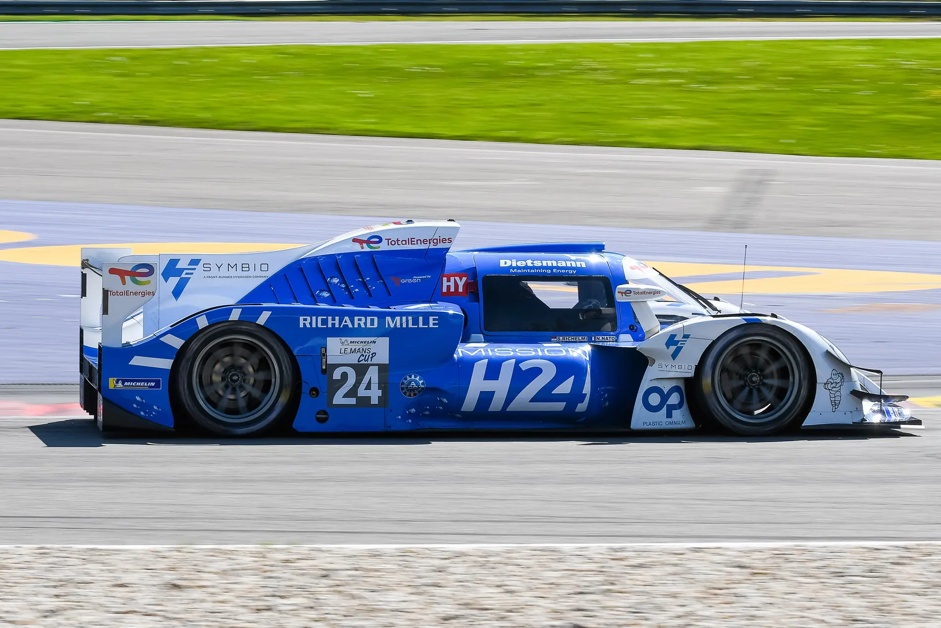Demofahrt eines mit Wasserstoff betriebenen Hypercar