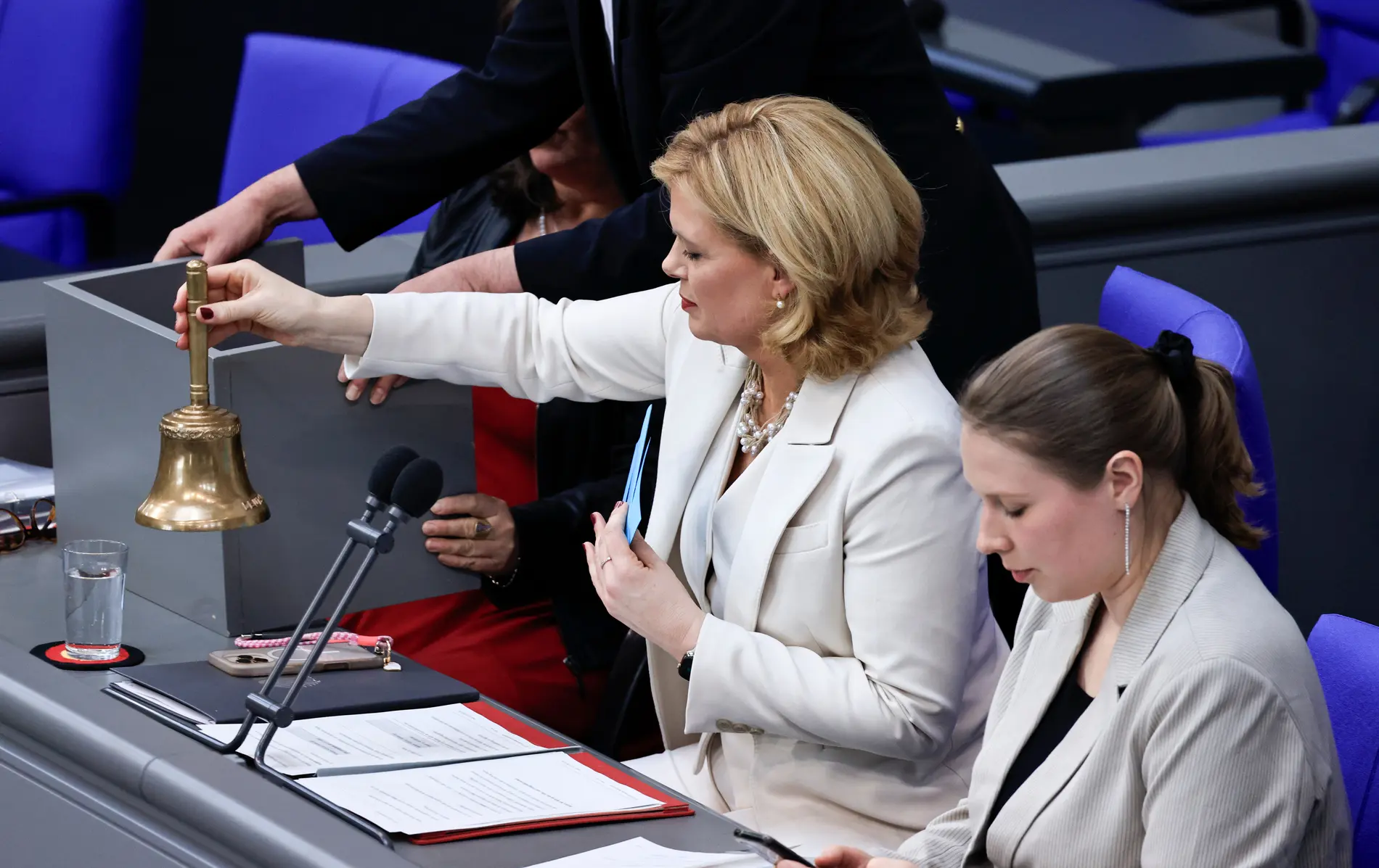 Julia Klöckner Julia Klöckner auf dem Stuhl der Bundestagspräsidentin im Plenum