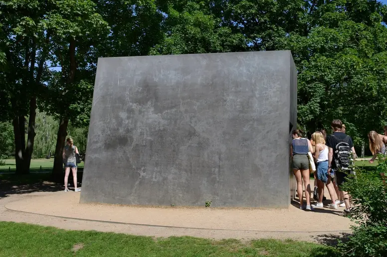 Denkmal für die im Nationalsozialismus verfolgten Homosexuellen in Berlin