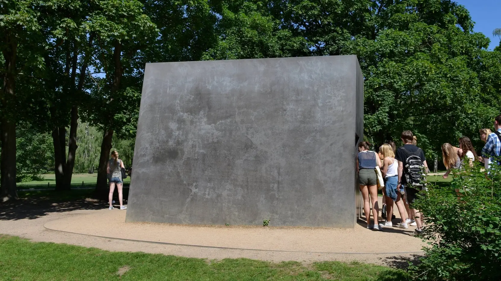 Denkmal für die im Nationalsozialismus verfolgten Homosexuellen Denkmal für die im Nationalsozialismus verfolgten Homosexuellen in Berlin