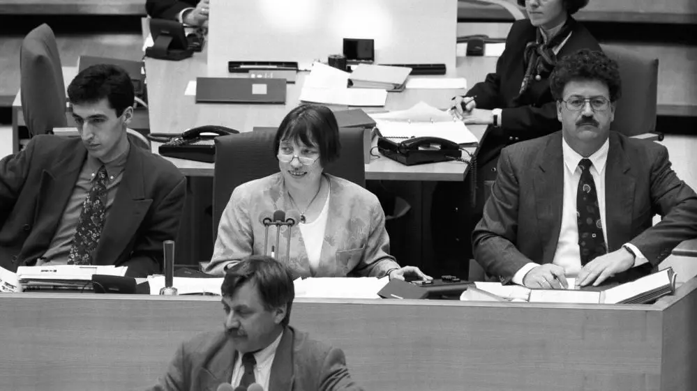 Antje Vollmer leitet im Mai 1995 eine Sitzung des Bundestages in Bonn