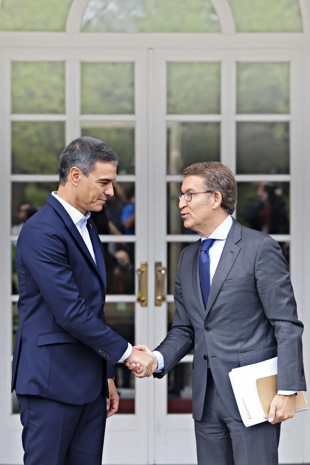 Pedro Sánchez (links) und sein Herausforderer Alberto Nunez Feijóo