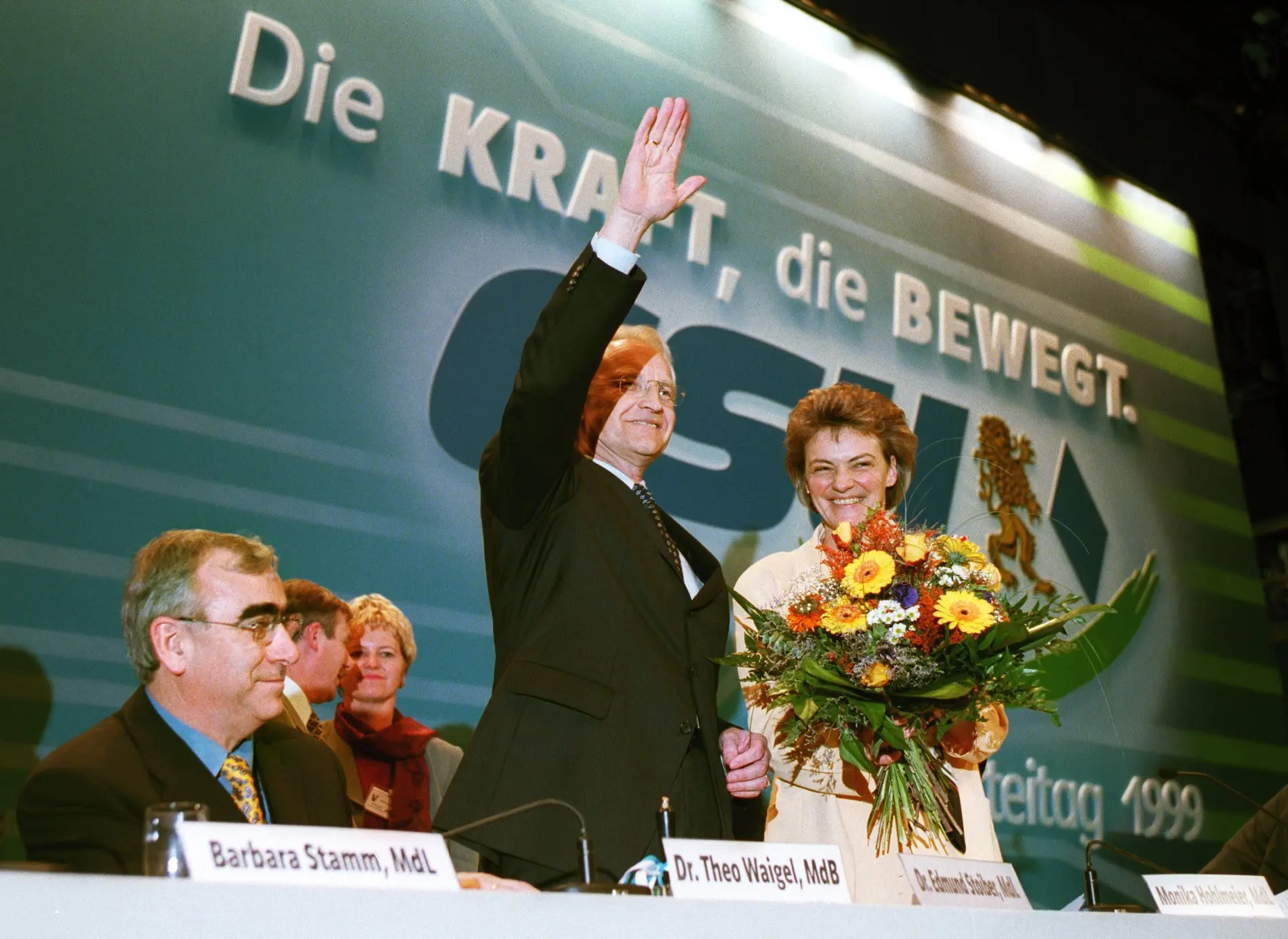 Edmund Stoiber nach seiner Wahl zum CSU-Parteivorsitzenden