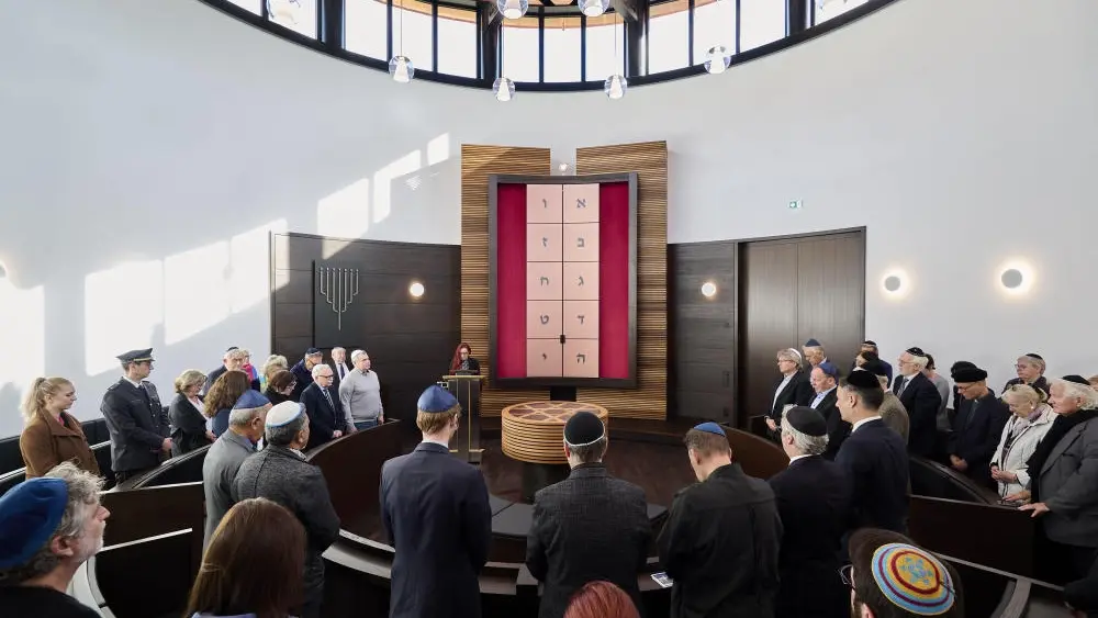 Mehr zum Thema Während neue Synagogen entstehen, wachsen alte Ängste