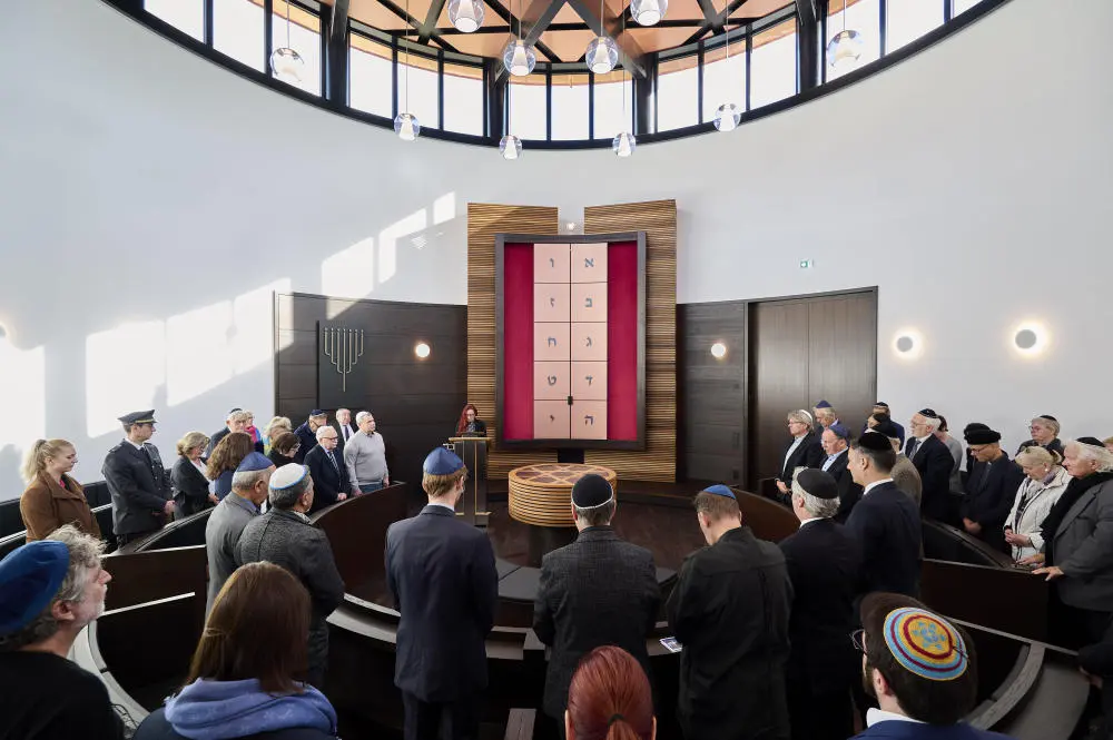 Einweihung einer neuen Synagoge in Dessau Foto der Einweihung einer neuen Synagoge in Dessau