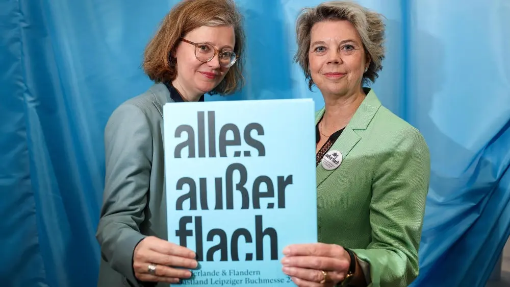 Bettina Baltschev und Margot Dijkgraaf, die Kuratorinnen des Gastlandprogramms Niederlande und Flandern.