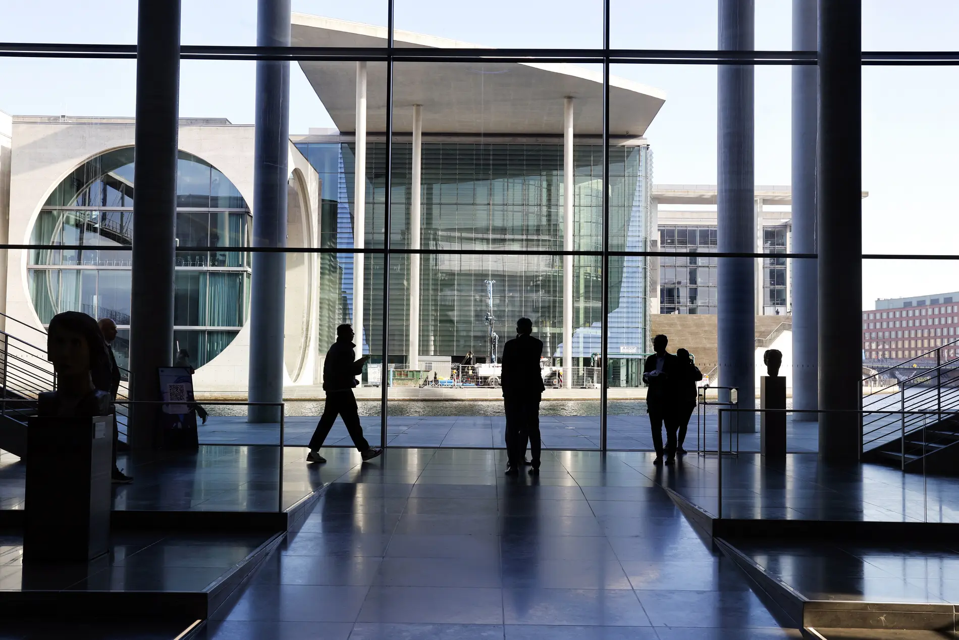 Bericht zum Lobbyregister Blick aus dem Paul-Löbe-Haus die auf das Marie-Elisabeth-Lüders-Hauses.