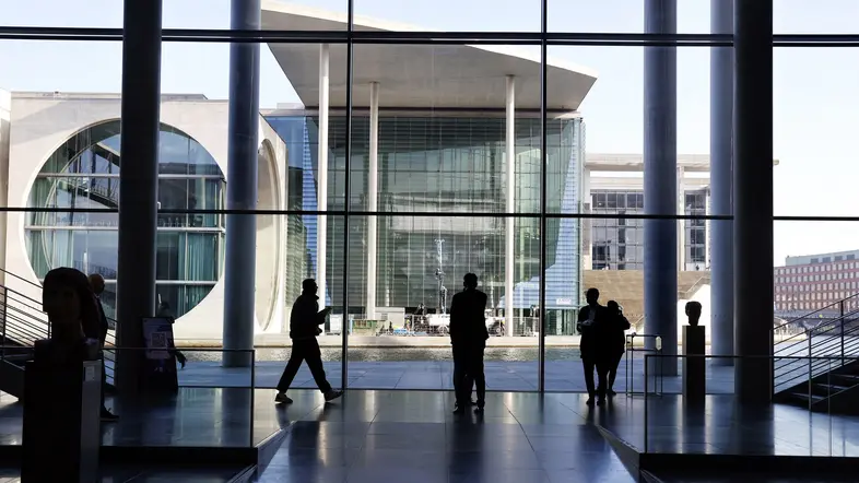 Blick aus dem Paul-Löbe-Haus die auf das Marie-Elisabeth-Lüders-Hauses.