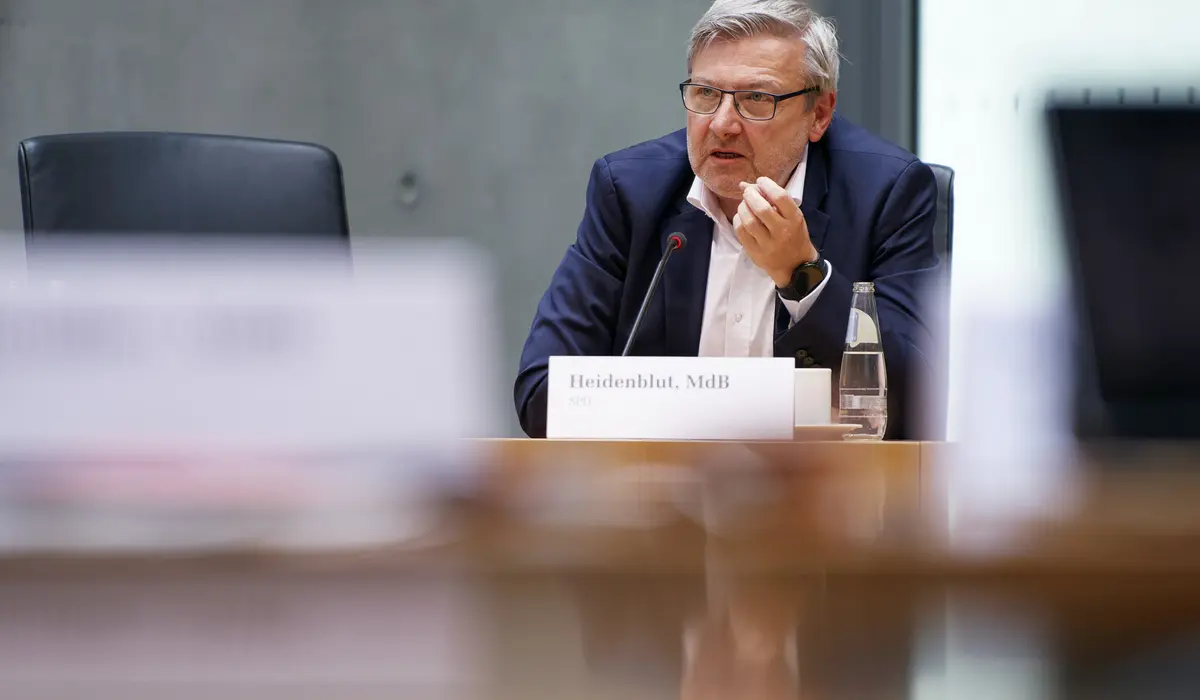 Dirk Heidenblut im Ausschuss