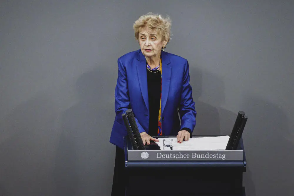 Tova Friedman bei der Gedenkstunde zur Erinnerung an die Opfer des Nationalsozialismus im Deutschen Bundestag