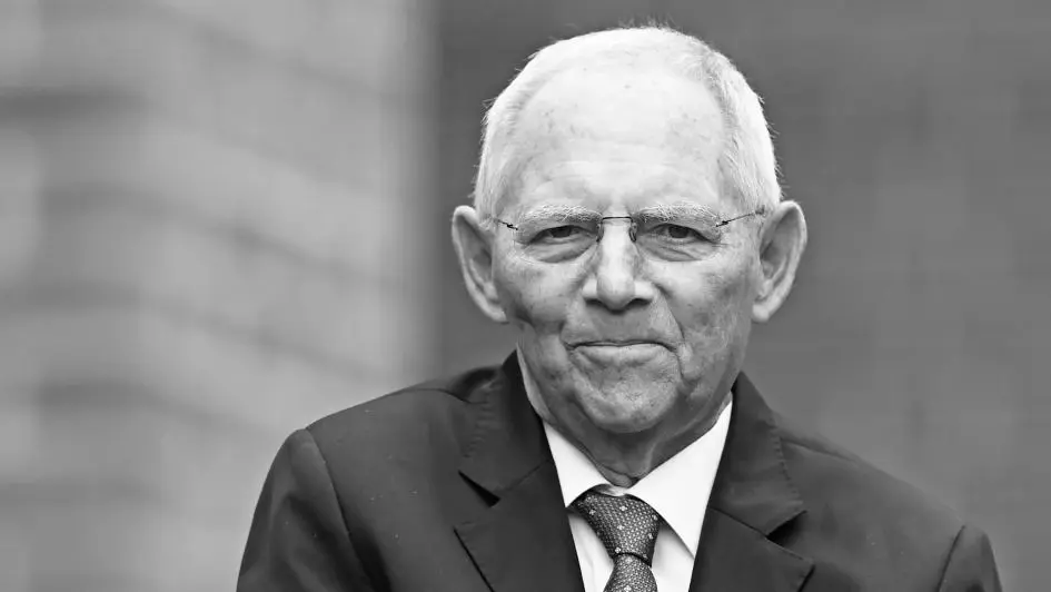 Wolfgang Schäuble im Porträt mit Anzug und Krawatte und einer Brille