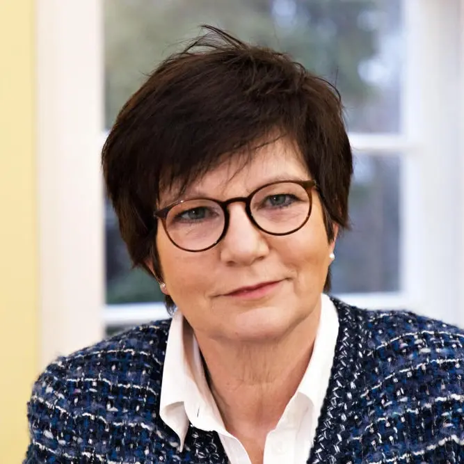 Porträt von Ursula Weidenfeld