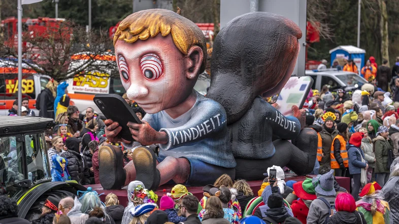 Rosenmontagszug in Düsseldorf