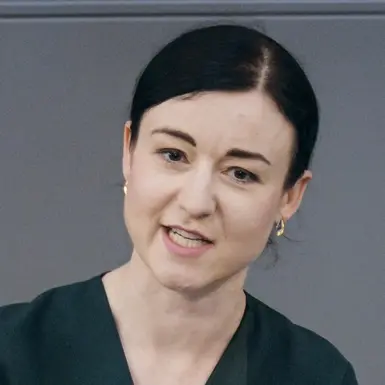 Paula Piechotta im Porträt während ihrer Rede