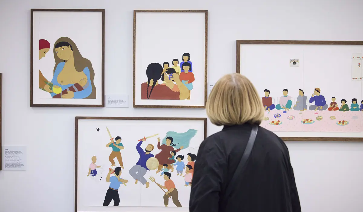 Besucher der Ausstellung