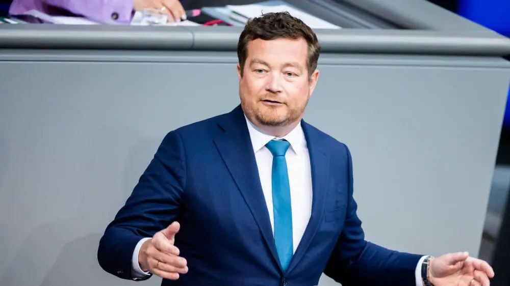 Der SPD-Abgeordnete Uli Grötsch spricht im Bundestag. 
