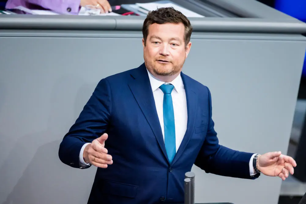 Der SPD-Abgeordnete Uli Grötsch spricht im Bundestag. 