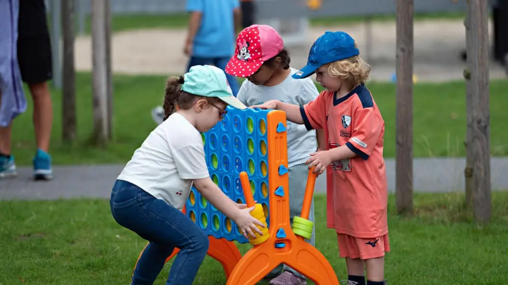 Spielende Kinder