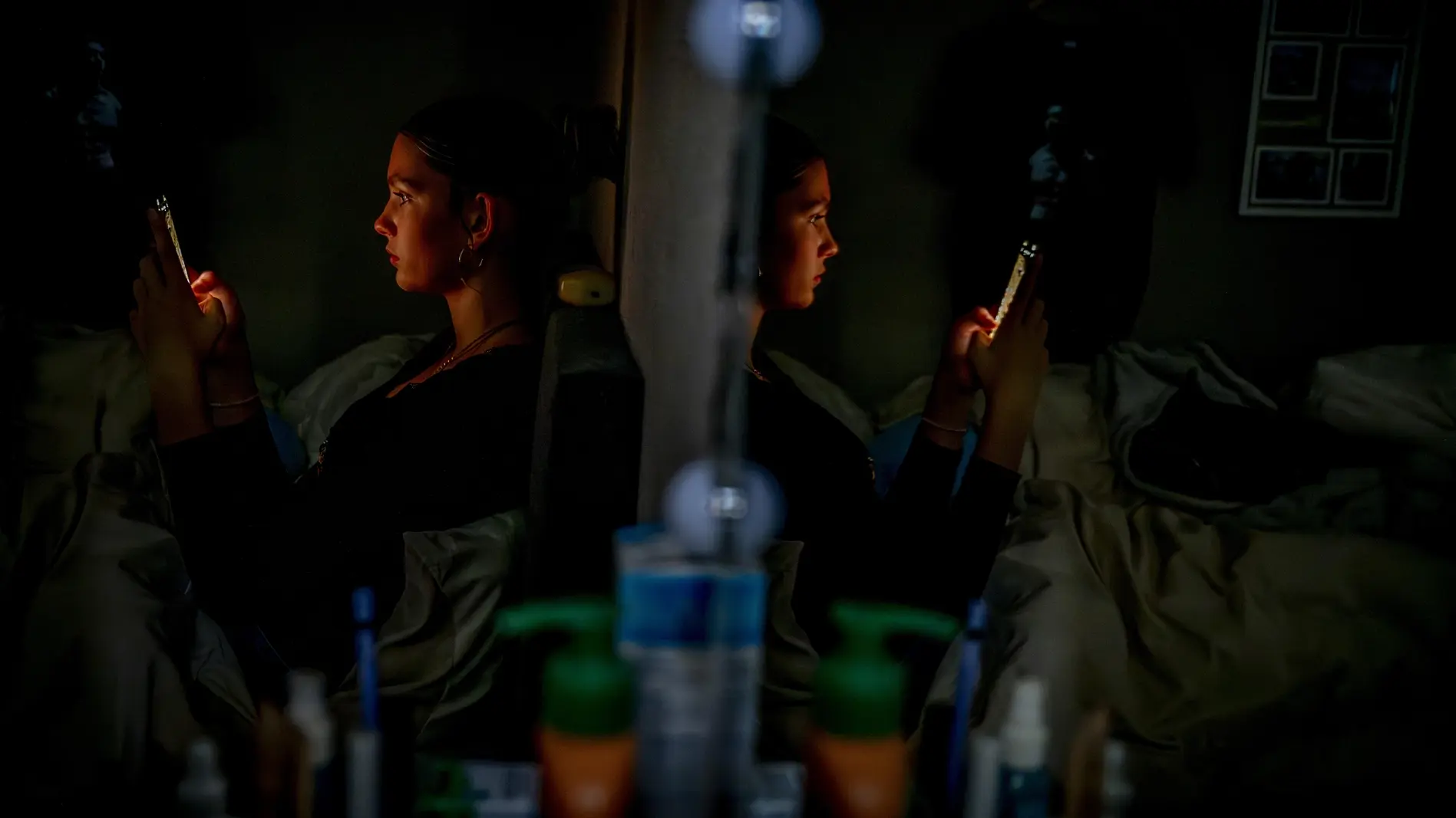 ILLUSTRATIVE - A teenage girl on her mobile phone. A 2014 Maastricht University study found that 70% of young people under 21 are addicted to their mobile phones. More than 1,400 doctors, scientists, and experts are calling on politicians to establish age limits for smartphone and social media use. ROBIN UTRECHT