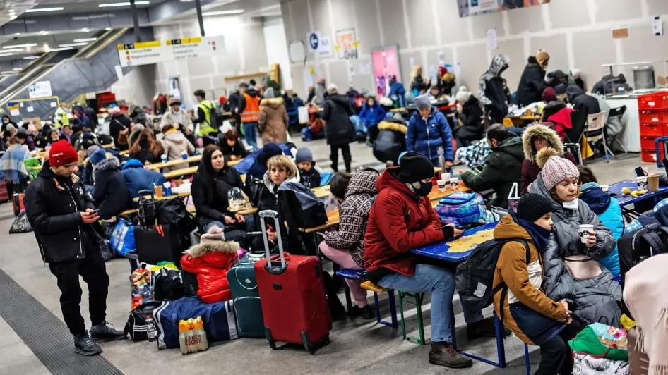 Aus der Ukraine geflüchtete Menschen auf dem Berliner Hauptbahnhof