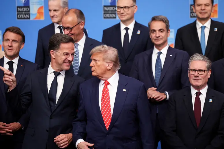 Mark Rutte, Donald Trump und Keir Starmer während des NATO-Gipfels in Den Haag.