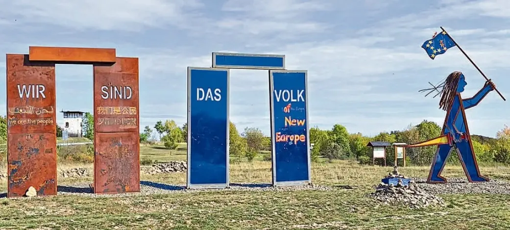 Skulpturenpark Deutsche Einheit in Mellrichstadt Drei Skulpturen im Freien