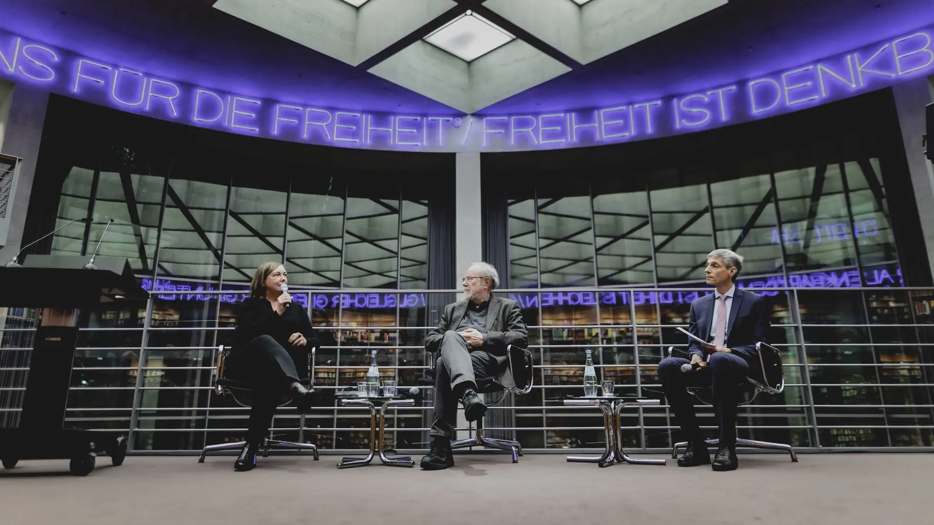 Victoria Krummel, Wolfgang Thierse und Benedikt Wintgens.