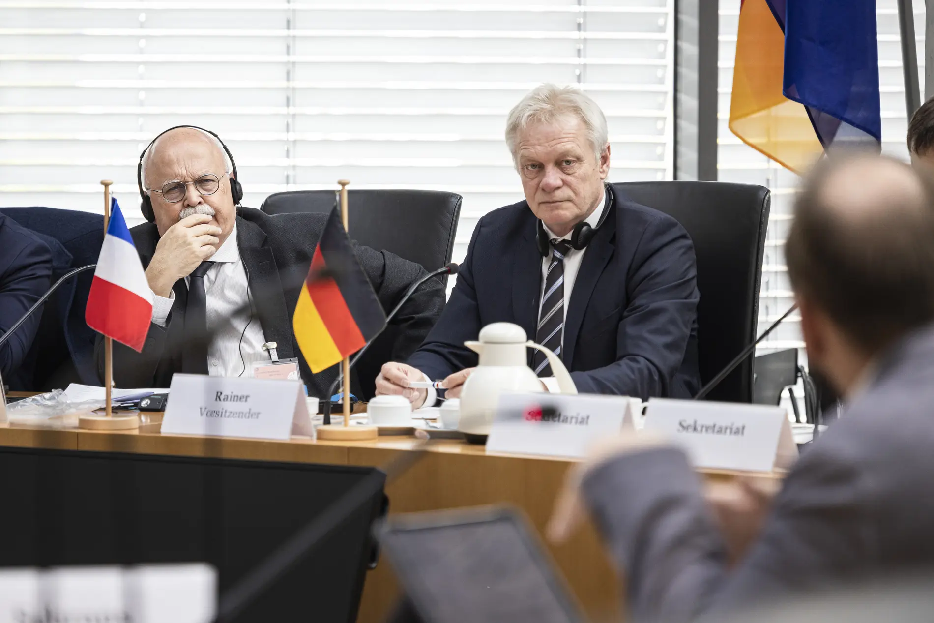 Alois Rainer Alois Rainer im Ausschuss mit Headset